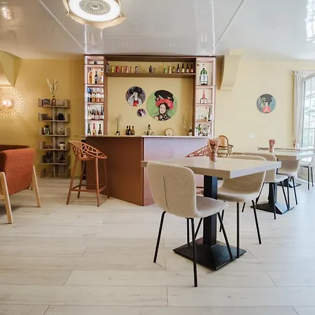 Hotel Logis Des Granges Arles