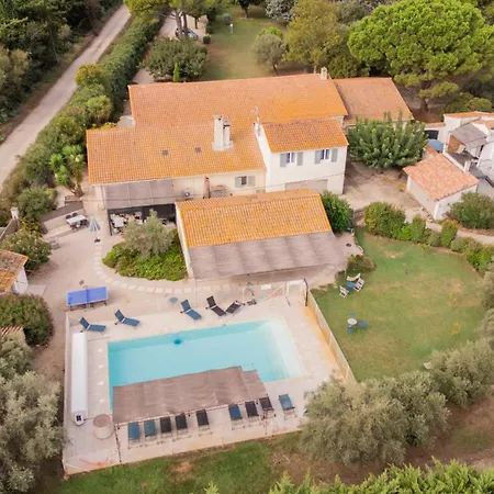 Logis Des Granges Hotel 3*