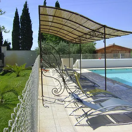 Logis Des Granges 3* Arlés