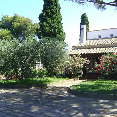 Logis Des Granges Hotel 3*