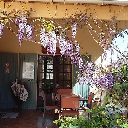 Logis Des Granges Hotel 3*