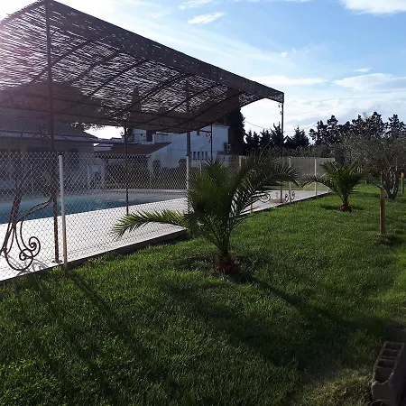 Hotel Logis Des Granges Arlés